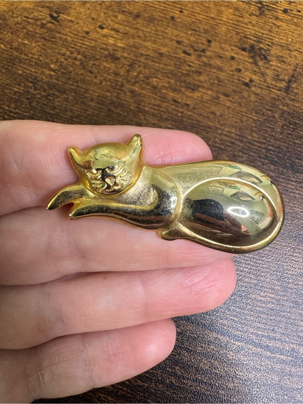 💚4/$20 Vintage Gold Cat Brooch - Sleek Sleeping Feline Pin